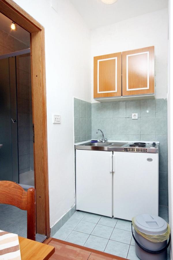 Apartments By The Sea Drvenik Donja Vala, Makarska - 6701 ภายนอก รูปภาพ