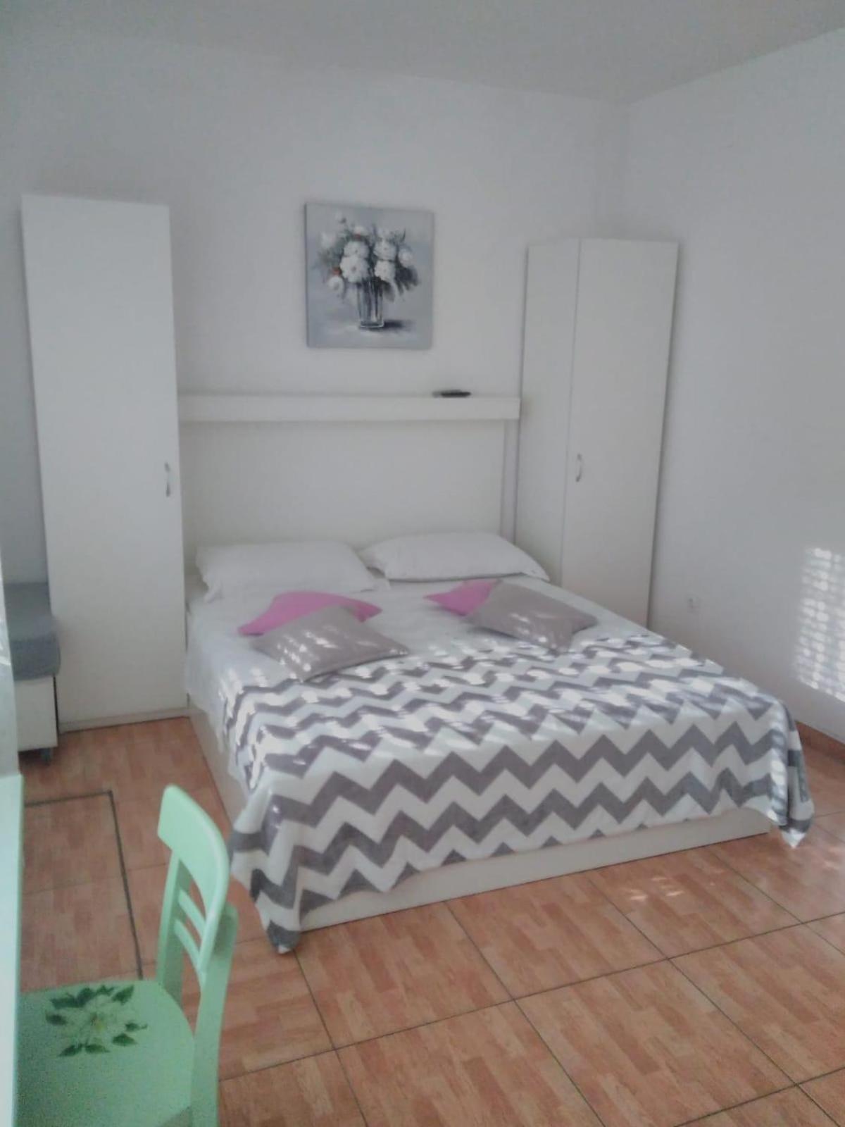 Apartments By The Sea Drvenik Donja Vala, Makarska - 6701 ภายนอก รูปภาพ